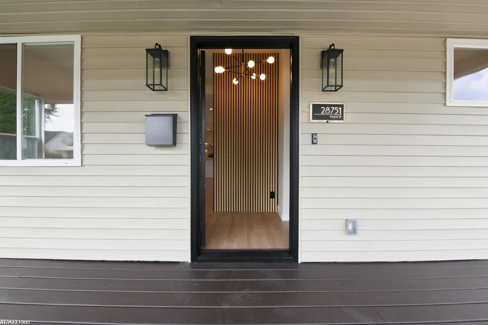 28751 Maple Street Roseville City, MI 48066