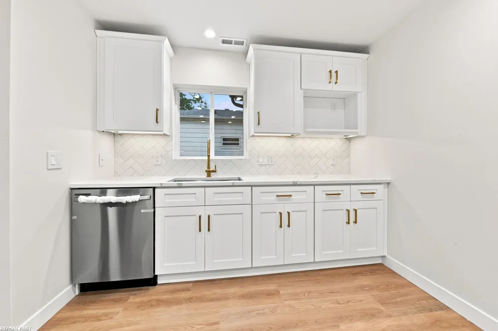 28751 Maple Street Roseville City, MI 48066
