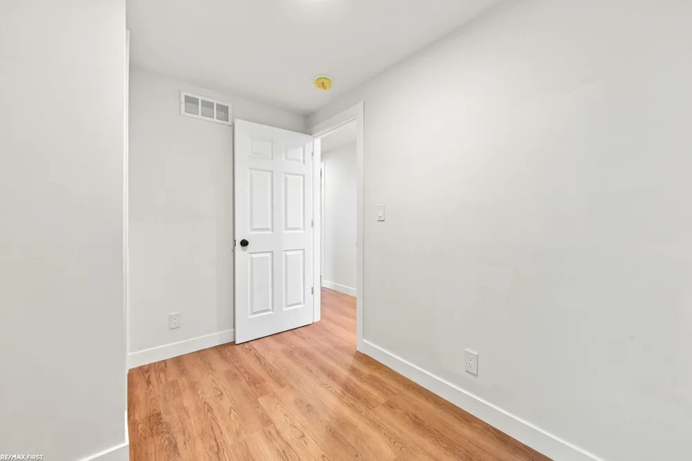 28751 Maple Street Roseville City, MI 48066