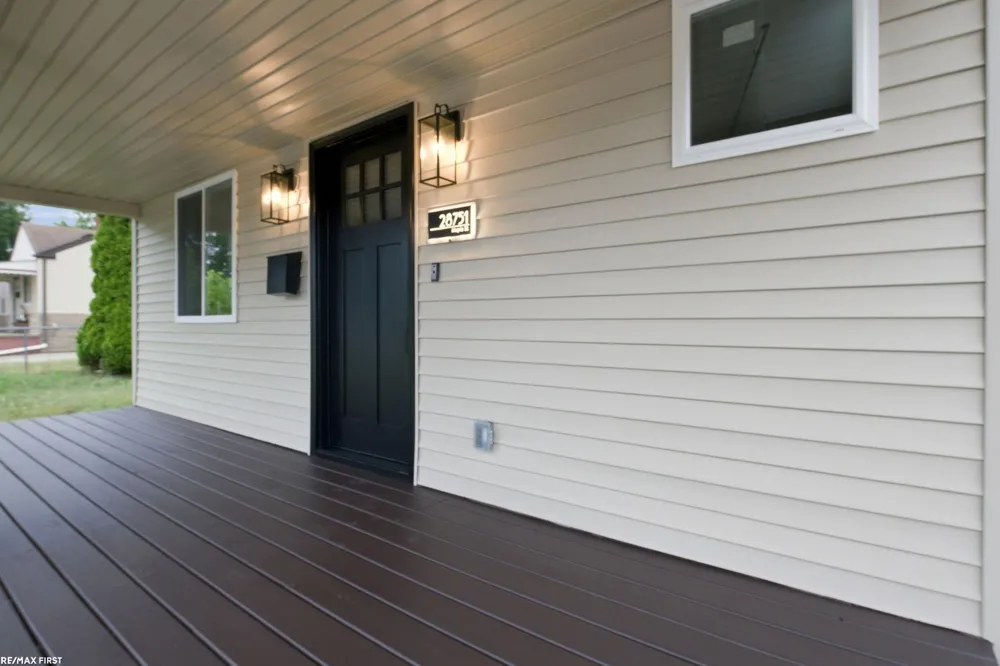 28751 Maple Street Roseville City, MI 48066