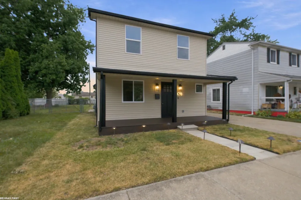 28751 Maple Street Roseville City, MI 48066