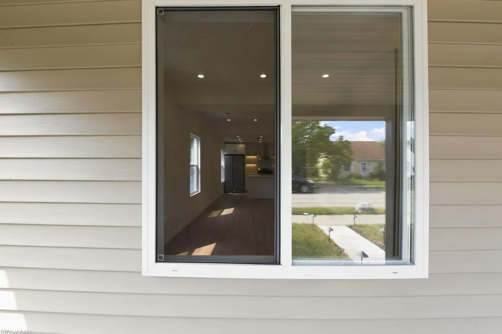 28751 Maple Street Roseville City, MI 48066