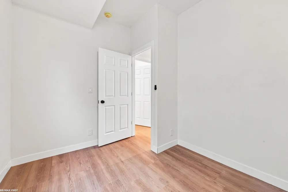 28751 Maple Street Roseville City, MI 48066