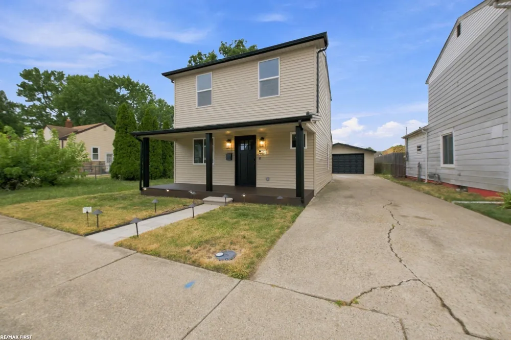 28751 Maple Street Roseville City, MI 48066