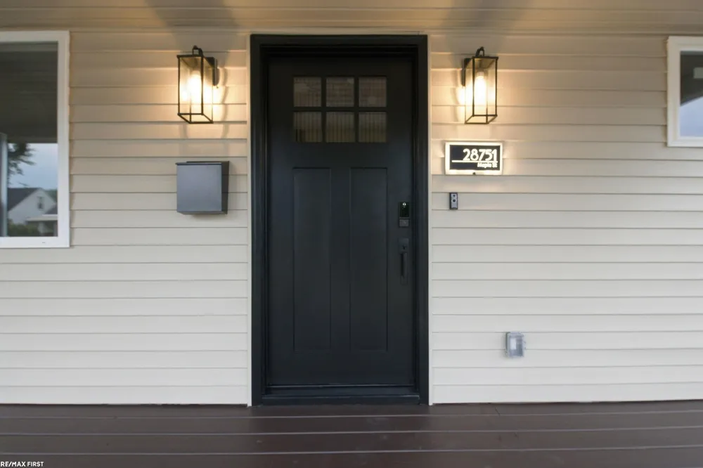 28751 Maple Street Roseville City, MI 48066