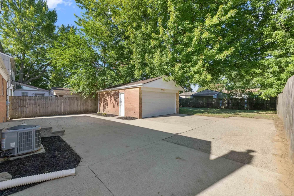 28225 Delton Street Madison Heights City, MI 48071