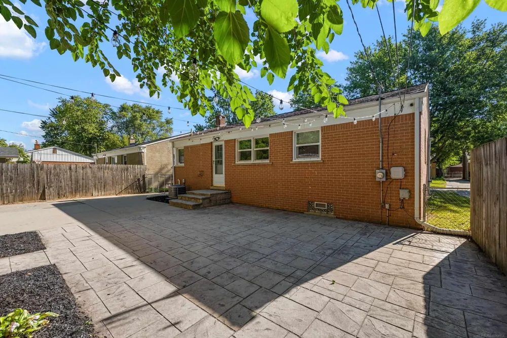 28225 Delton Street Madison Heights City, MI 48071