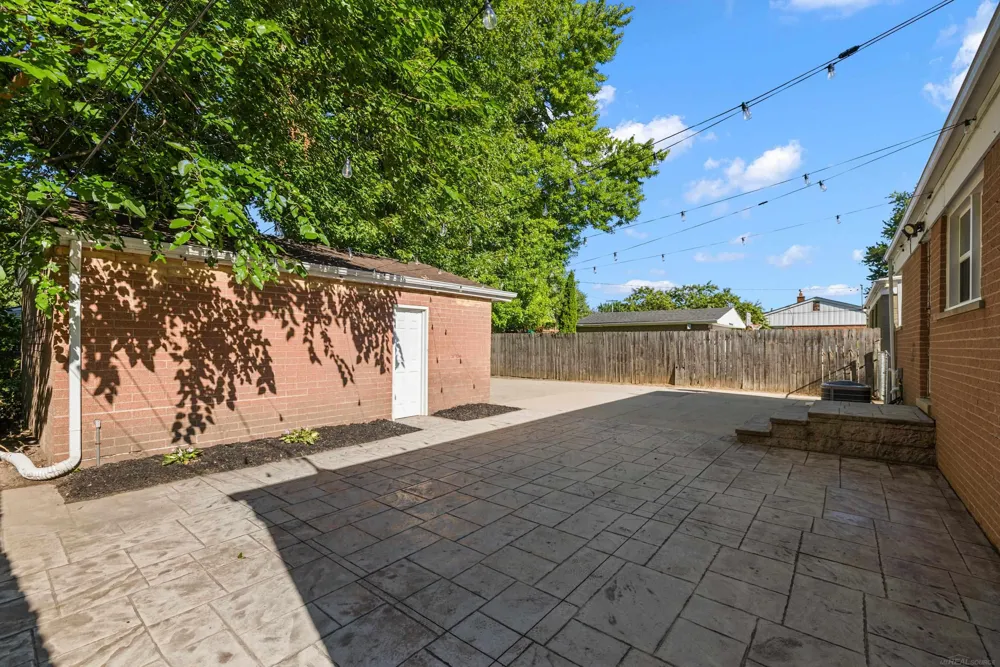 28225 Delton Street Madison Heights City, MI 48071