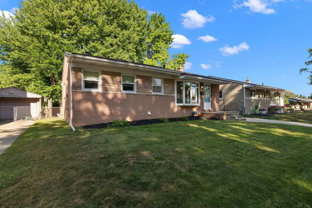 28225 Delton Street Madison Heights City, MI 48071