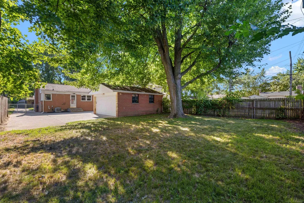 28225 Delton Street Madison Heights City, MI 48071