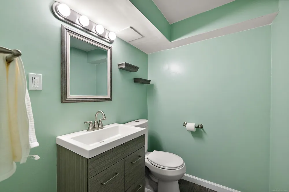 28225 Delton Street Madison Heights City, MI 48071