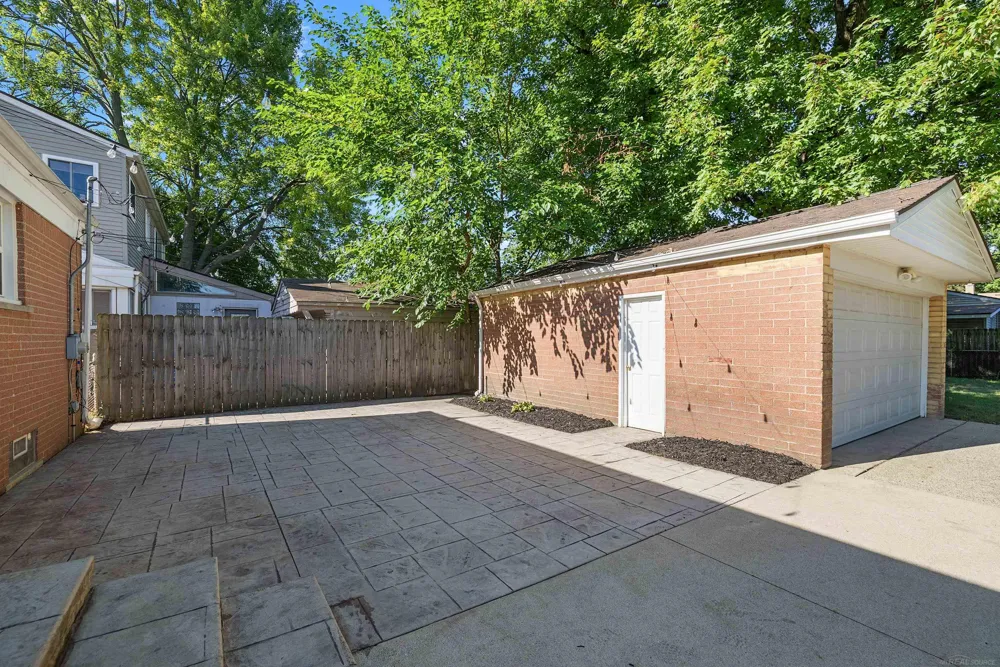 28225 Delton Street Madison Heights City, MI 48071