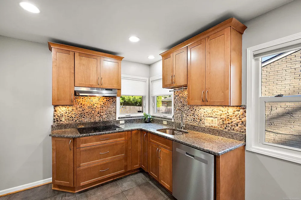 28225 Delton Street Madison Heights City, MI 48071
