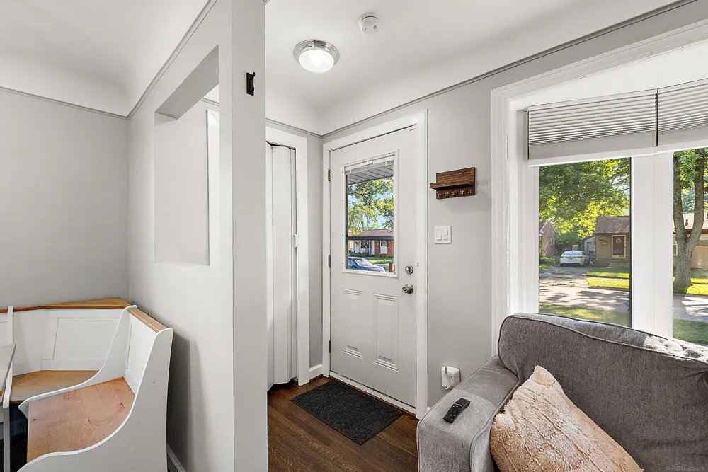 28225 Delton Street Madison Heights City, MI 48071
