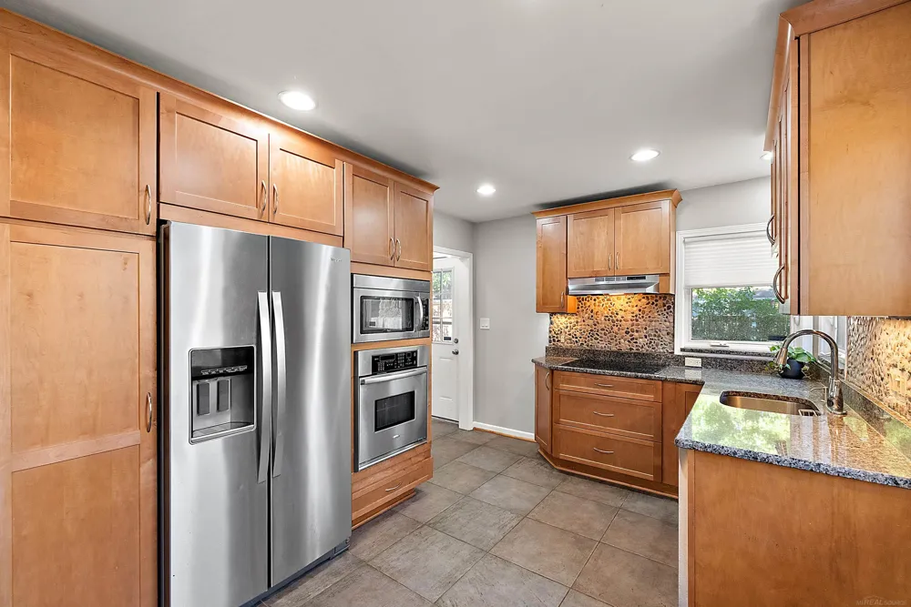 28225 Delton Street Madison Heights City, MI 48071