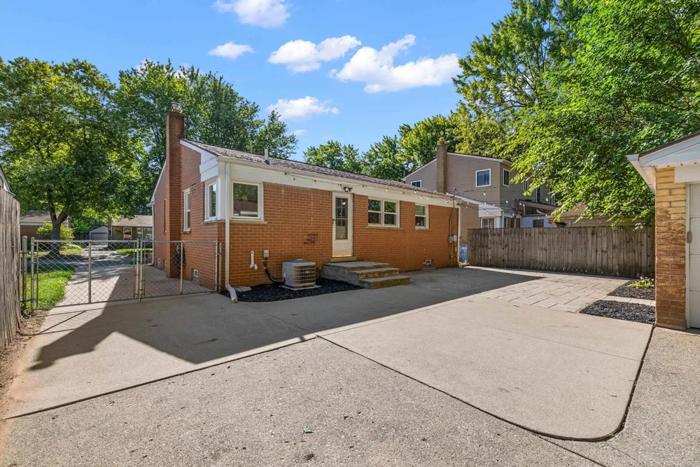 28225 Delton Street Madison Heights City, MI 48071