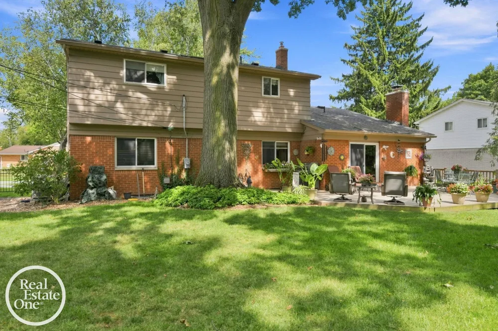 38308 Hidden Lane Clinton Charter Township, MI 48036
