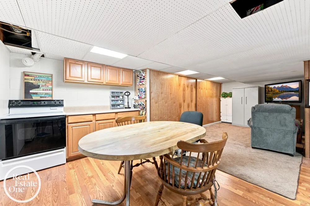 38308 Hidden Lane Clinton Charter Township, MI 48036