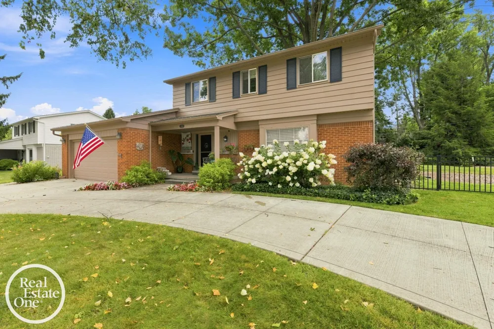 38308 Hidden Lane Clinton Charter Township, MI 48036