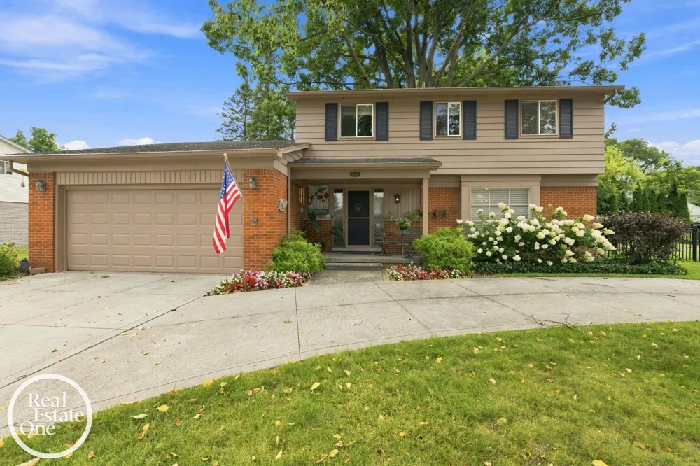 38308 Hidden Lane Clinton Charter Township, MI 48036
