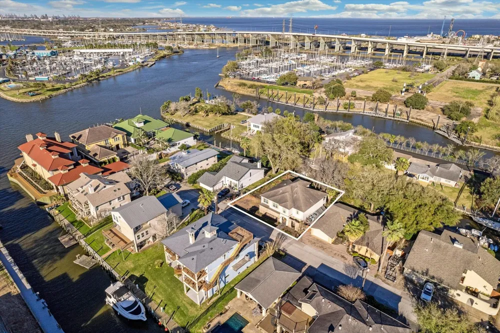 5 Harbor Lane Kemah, TX 77565