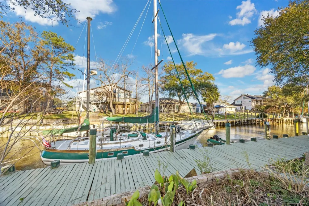 5 Harbor Lane Kemah, TX 77565