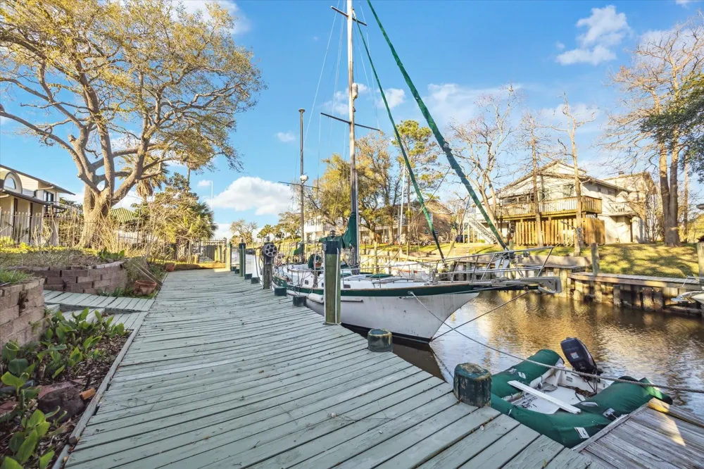 5 Harbor Lane Kemah, TX 77565