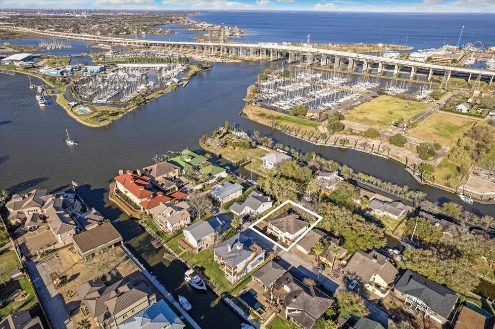 5 Harbor Lane Kemah, TX 77565