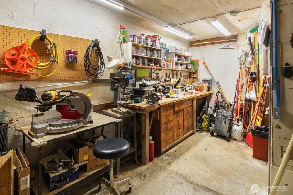 6121 NE 175th Street #C201 Kenmore, WA 98028