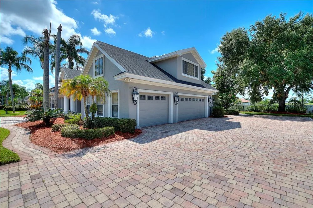 9469 WATERFORD OAKS DRIVE Winter Haven, FL 33884