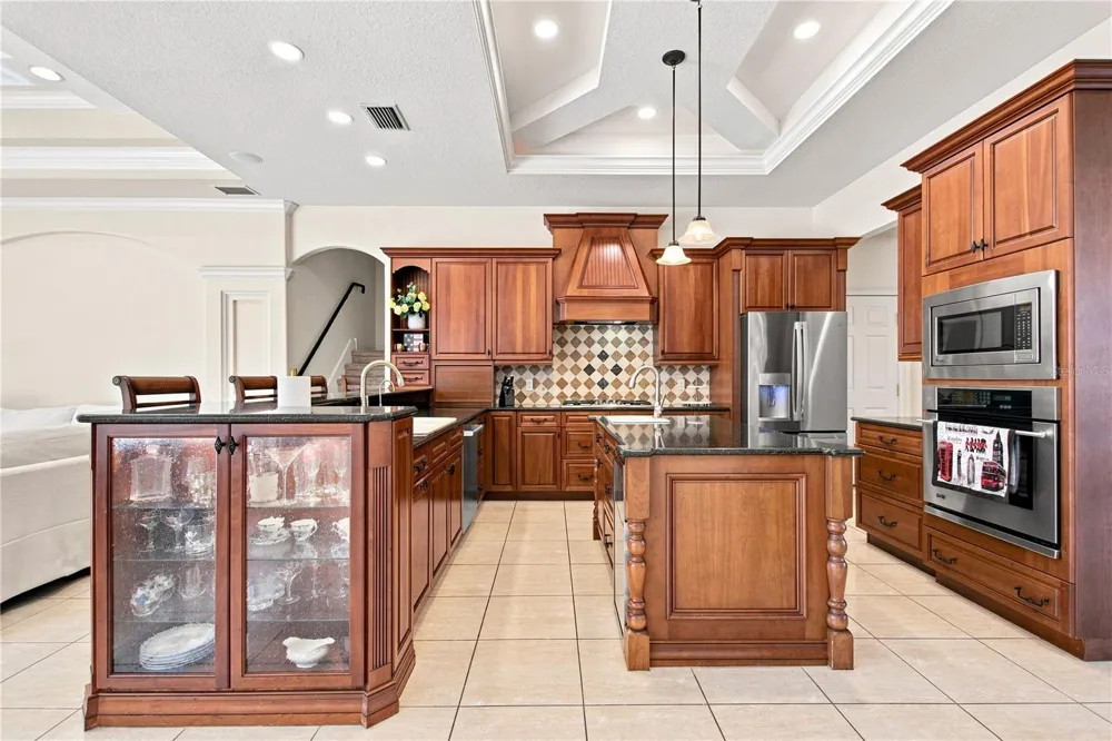 9469 WATERFORD OAKS DRIVE Winter Haven, FL 33884