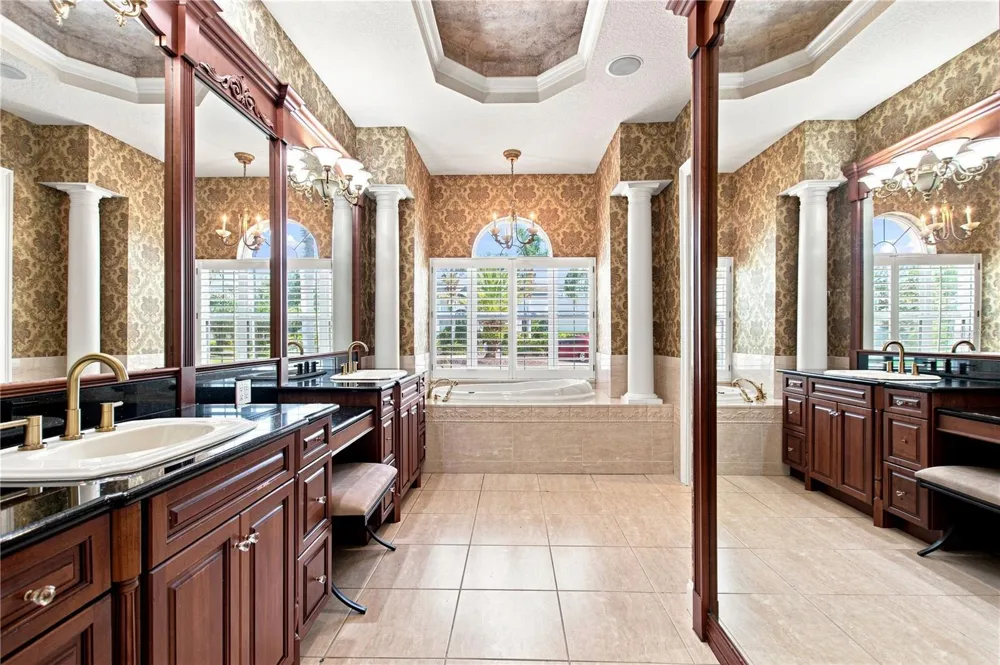 9469 WATERFORD OAKS DRIVE Winter Haven, FL 33884