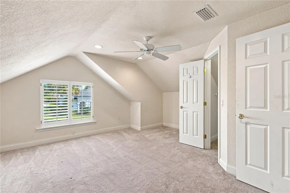 9469 WATERFORD OAKS DRIVE Winter Haven, FL 33884
