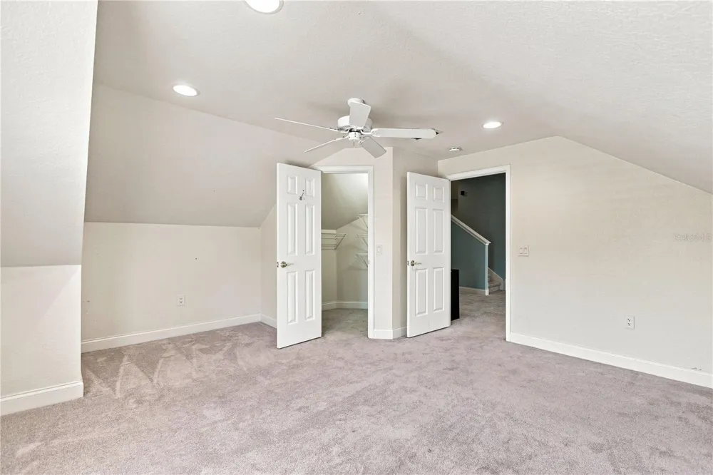 9469 WATERFORD OAKS DRIVE Winter Haven, FL 33884
