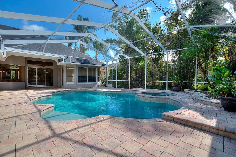 9469 WATERFORD OAKS DRIVE Winter Haven, FL 33884