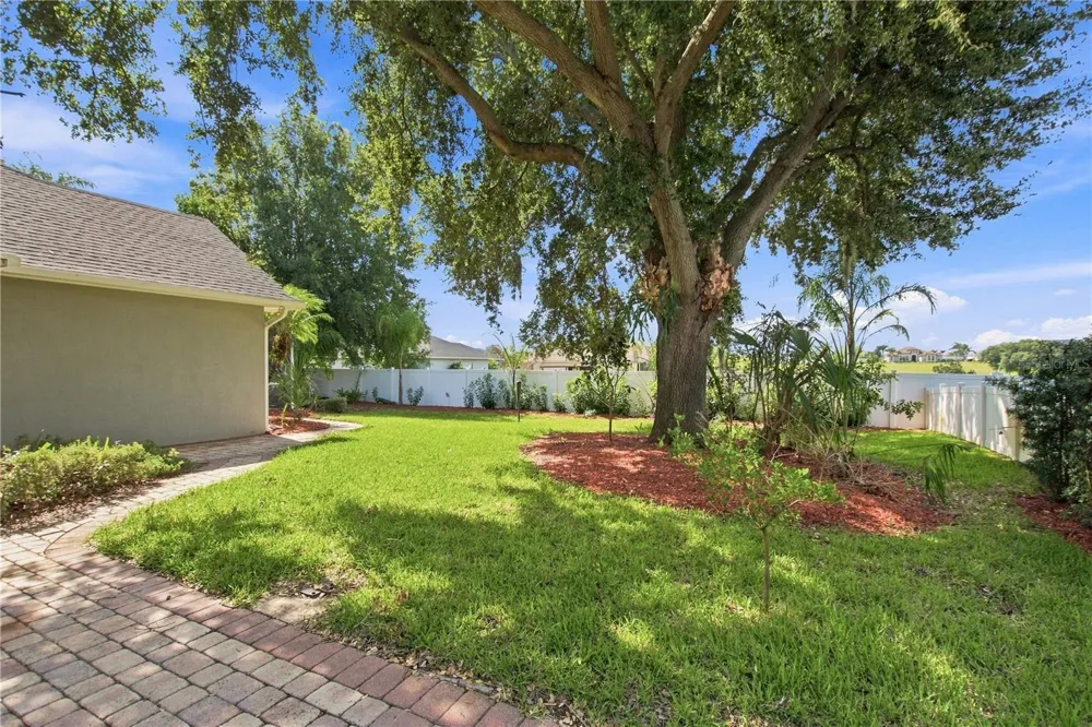 9469 WATERFORD OAKS DRIVE Winter Haven, FL 33884