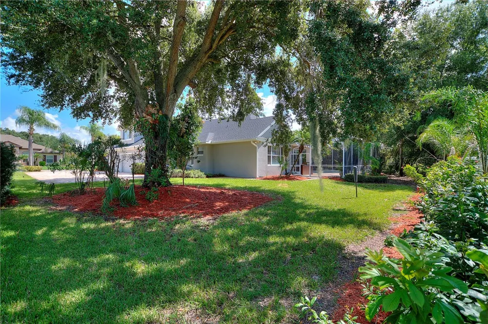 9469 WATERFORD OAKS DRIVE Winter Haven, FL 33884