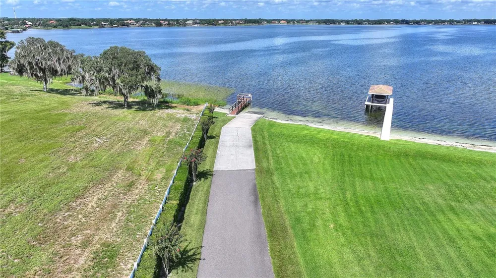 9469 WATERFORD OAKS DRIVE Winter Haven, FL 33884