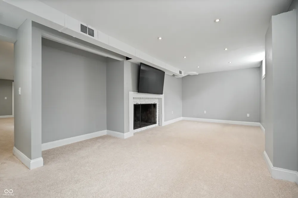 10306 New Jersey Street Carmel, IN 46280