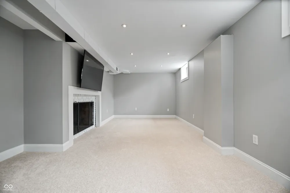 10306 New Jersey Street Carmel, IN 46280