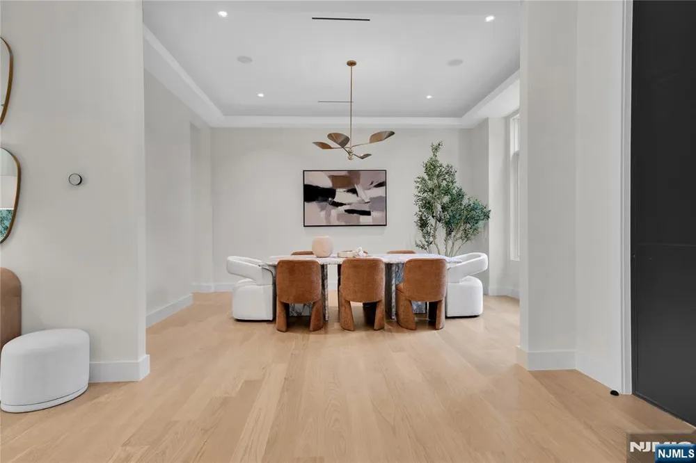 19 Dearborn Drive Old Tappan, NJ 07675