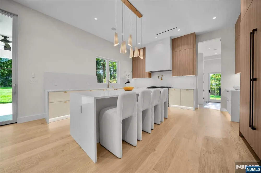 19 Dearborn Drive Old Tappan, NJ 07675