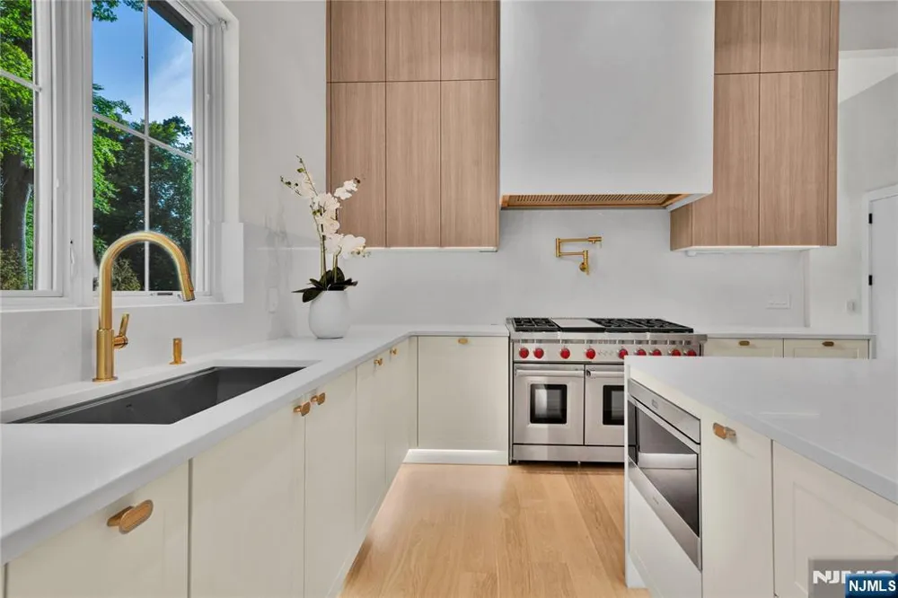 19 Dearborn Drive Old Tappan, NJ 07675