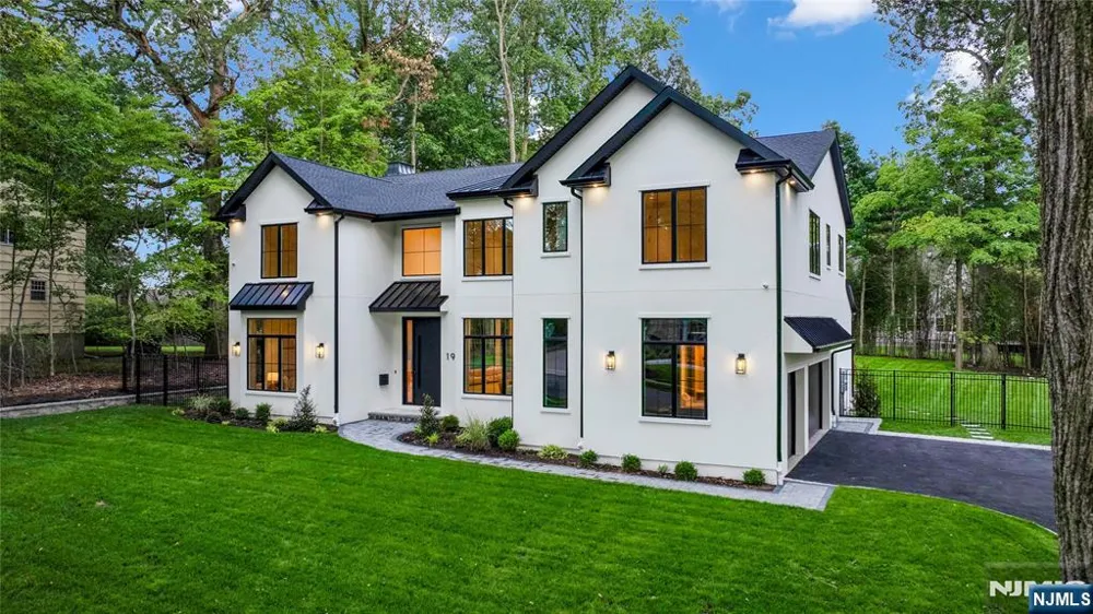 19 Dearborn Drive Old Tappan, NJ 07675
