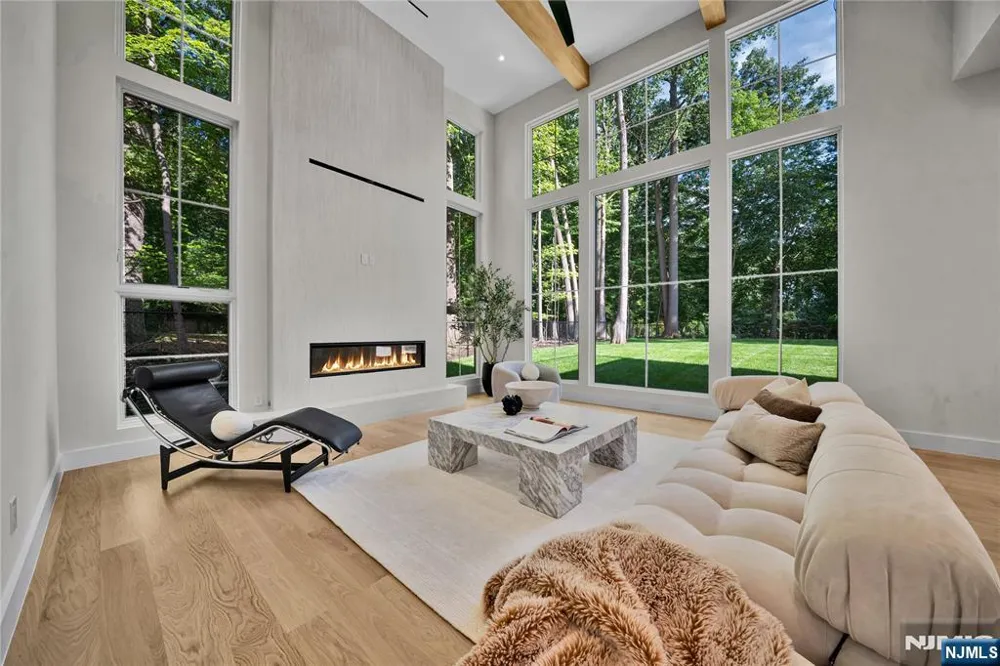 19 Dearborn Drive Old Tappan, NJ 07675