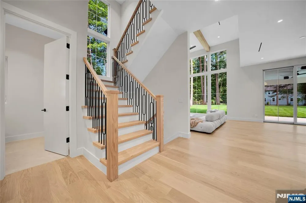 19 Dearborn Drive Old Tappan, NJ 07675