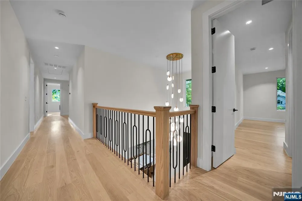 19 Dearborn Drive Old Tappan, NJ 07675