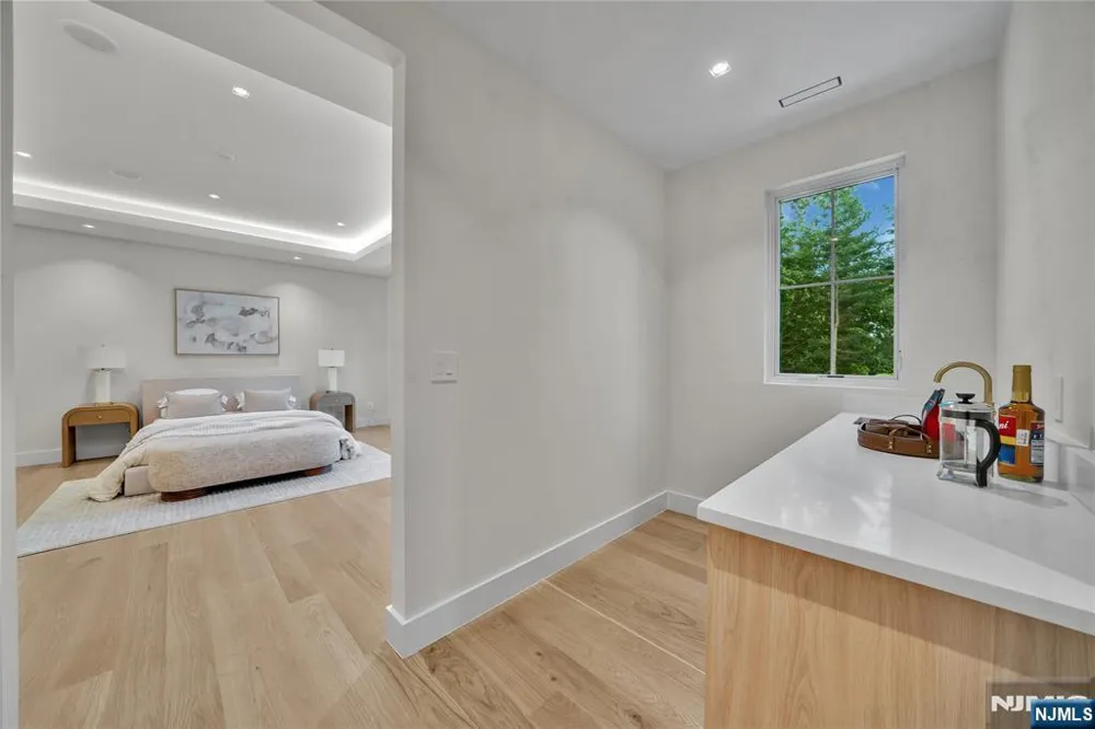 19 Dearborn Drive Old Tappan, NJ 07675