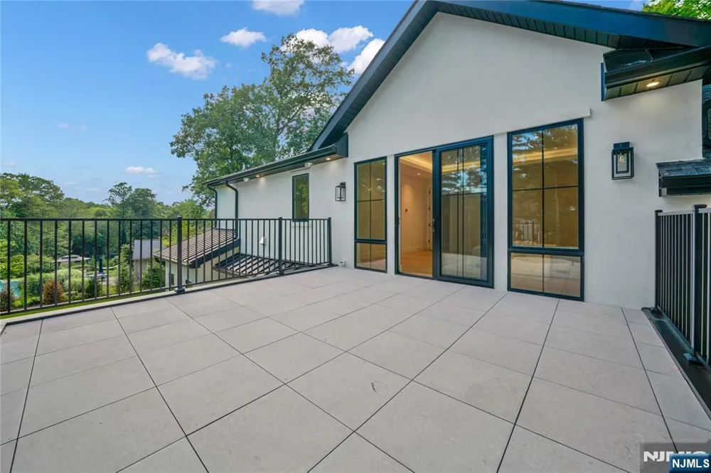 19 Dearborn Drive Old Tappan, NJ 07675