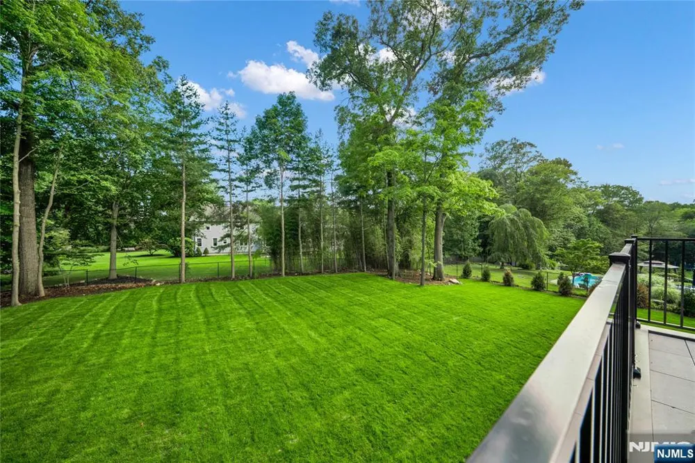 19 Dearborn Drive Old Tappan, NJ 07675